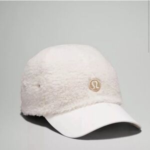 Lululemon Textured Fleece Ball Cap ONE SIZE NEW 
Color: White Opal/White/Trench